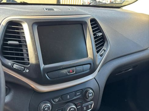 Used 2014 Jeep Cherokee Latitude w/ Cold Weather Group AWD/4WD image 30