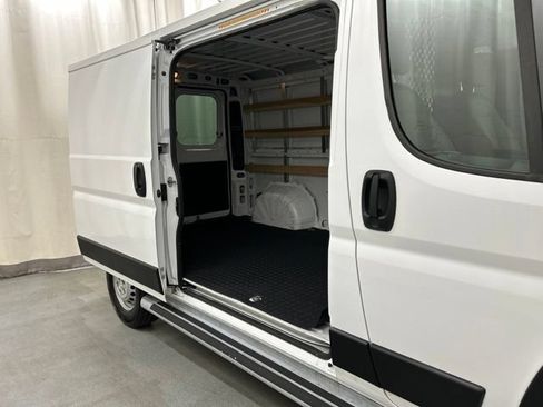 Used 2025 RAM ProMaster 2500 w/ U-Haul Equipment Group FWD image 22
