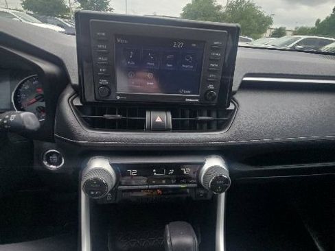 Used 2022 Toyota RAV4 XLE w/ Convenience Package FWD image 11