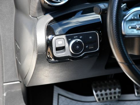 Used 2023 Mercedes-Benz CLA 250 image 9