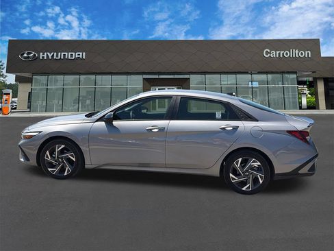 Certified 2025 Hyundai Elantra Sport FWD image 8