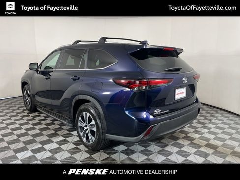 Certified 2025 Toyota Highlander XLE image 16