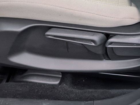 Used 2025 Honda HR-V LX image 18