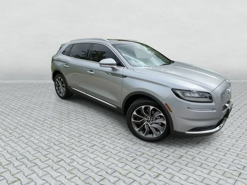 Used 2021 Lincoln Nautilus Reserve w/ Cargo Utility Package AWD/4WD image 2