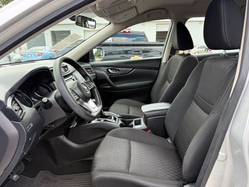 Used 2018 Nissan Rogue S AWD/4WD image 2