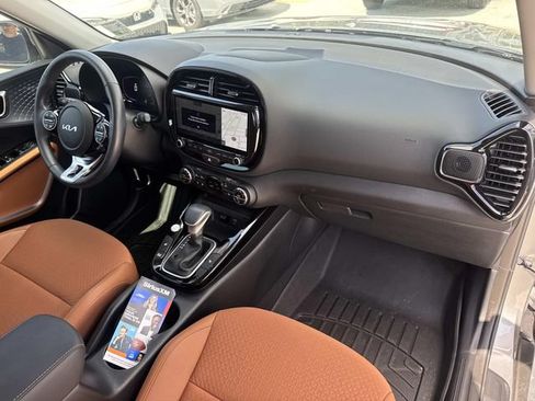 Used 2024 Kia Soul EX w/ Option Group 015 FWD image 13