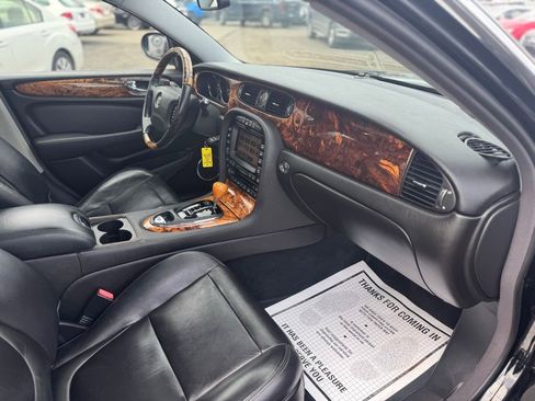 Used 2006 Jaguar XJ8 image 21