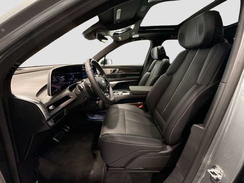 Used 2026 Cadillac Vistiq Luxury AWD/4WD image 18