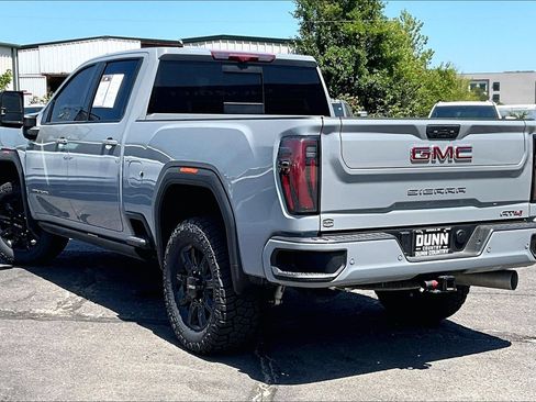 Used 2025 GMC Sierra 2500 AT4 w/ AT4 Premium Plus Package AWD/4WD image 12