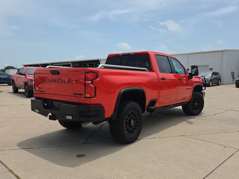 Used 2025 Chevrolet Silverado 2500 ZR2 w/ Technology Package AWD/4WD image 5