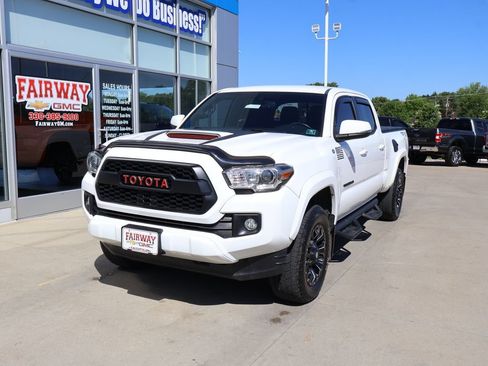 Used 2016 Toyota Tacoma TRD Sport w/ Towing Package AWD/4WD image 6