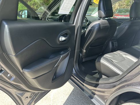 Certified 2019 Jeep Cherokee Limited AWD/4WD image 13