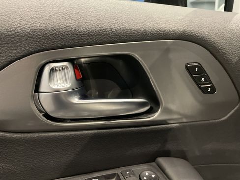 New 2026 Chrysler Pacifica Select image 14