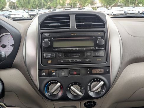 Used 2005 Toyota RAV4 2WD image 13
