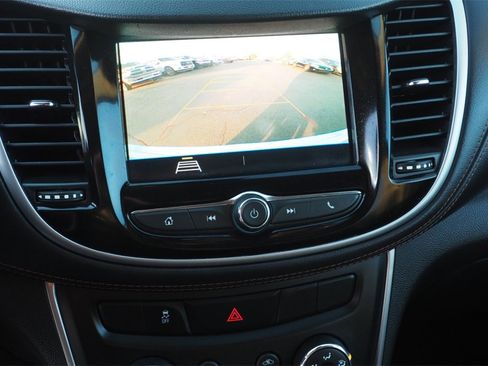 Used 2022 Chevrolet Trax LT w/ Driver Confidence Package image 24