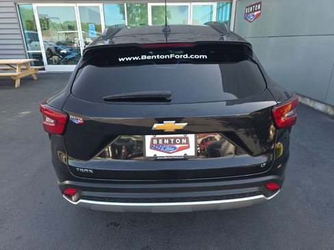 Used 2025 Chevrolet Trax LT w/ LT Convenience Package FWD image 7