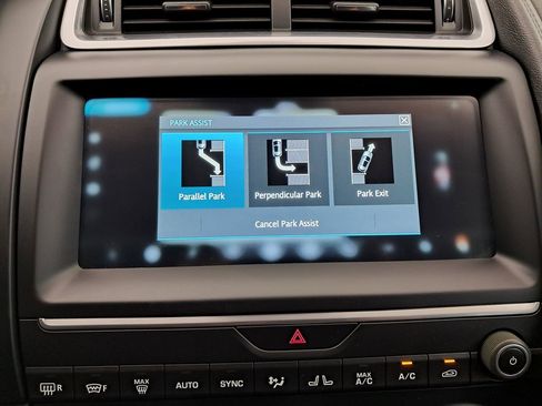 Used 2020 Jaguar E-PACE SE image 19