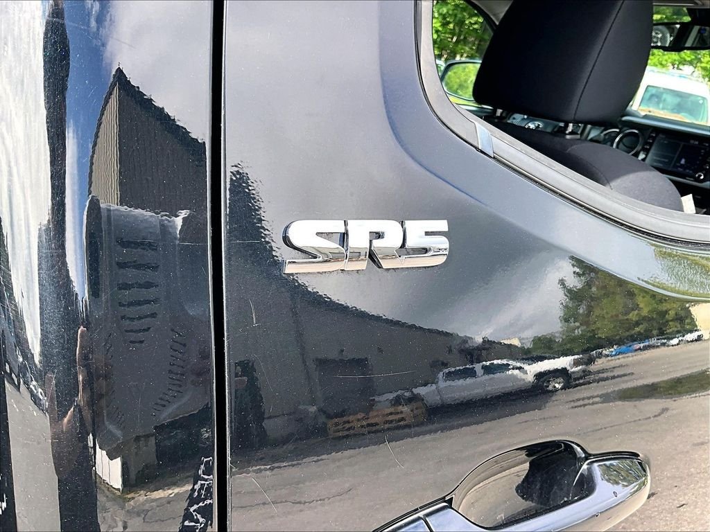 Certified 2021 Toyota Tacoma SR5 AWD/4WD image 28