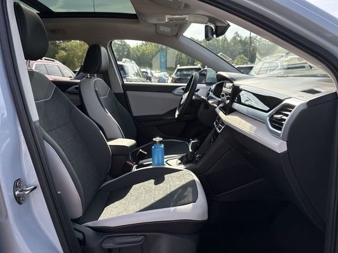 New 2025 Volkswagen Taos SE image 19