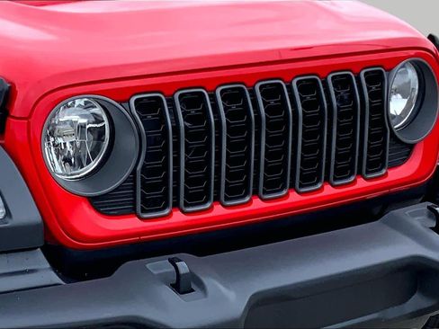 Used 2025 Jeep Wrangler Unlimited Sport AWD/4WD image 29