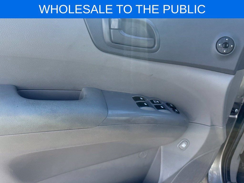 Used 2010 Kia Sedona LX FWD image 5