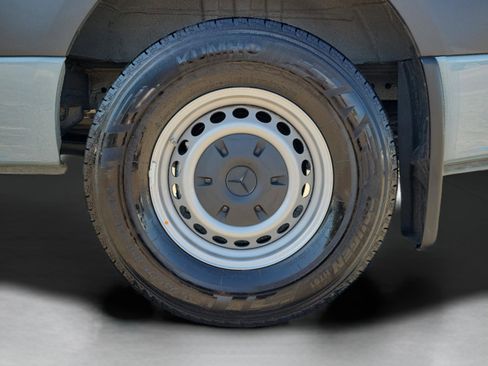 Used 2025 Mercedes-Benz Sprinter 2500 image 5