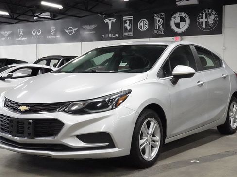 Used 2017 Chevrolet Cruze LT w/ Convenience Package FWD image 1