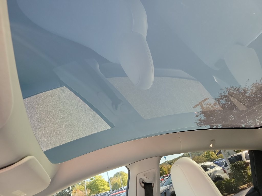 Used 2024 Tesla Model Y 2WD image 28
