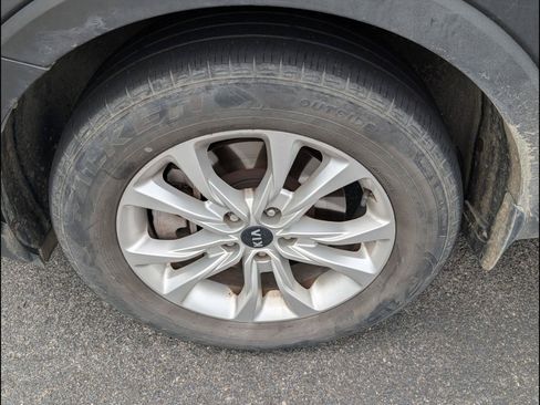 Used 2020 Kia Telluride LX FWD image 9