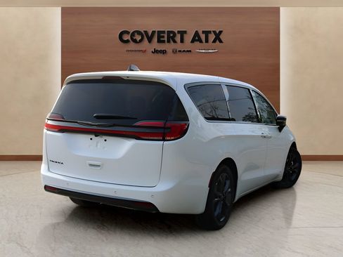 New 2026 Chrysler Pacifica Select FWD image 7