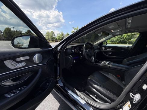 Used 2018 Mercedes-Benz E 300 4MATIC w/ Premium 1 Package image 12