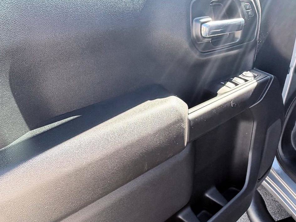Used 2025 Chevrolet Silverado 1500 Custom Trail Boss w/ LPO, Dark Essentials Package AWD/4WD image 7