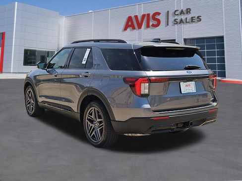 Used 2025 Ford Explorer ST-Line w/ ST-Line Street Pack AWD/4WD image 9