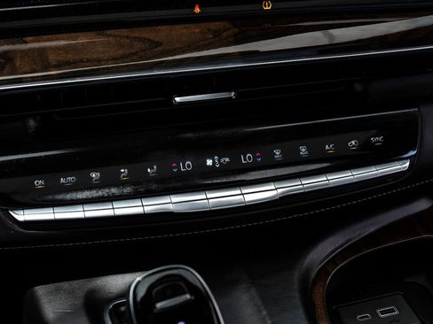 Used 2021 Cadillac Escalade Sport Platinum w/ LPO, ONYX Package AWD/4WD image 30