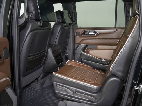 Used 2026 GMC Yukon XL Denali Ultimate w/ LPO, Floor Liner Package AWD/4WD image 15