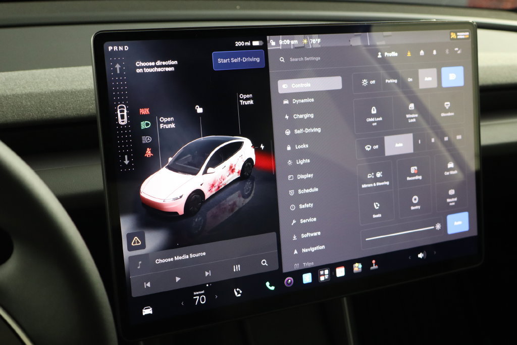 Used 2026 Tesla Model Y 2WD image 23