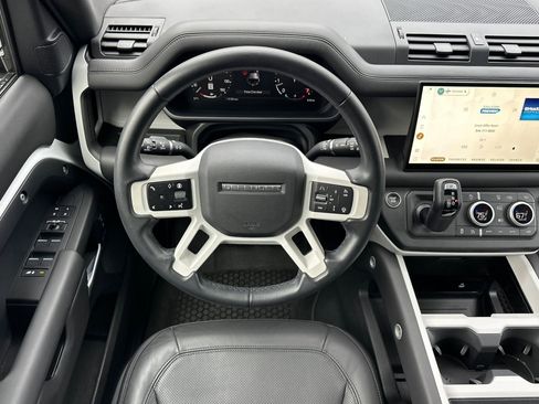 Used 2025 Land Rover Defender 110 S image 28