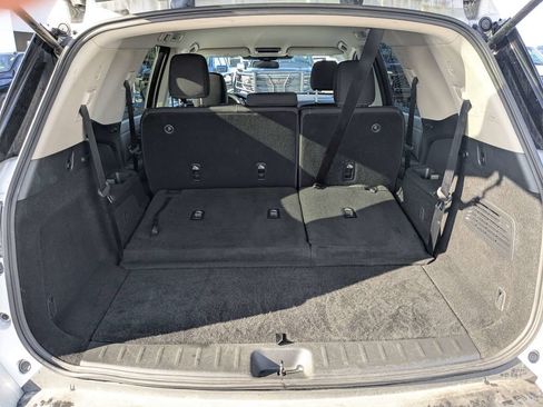 Used 2024 Nissan Pathfinder SV FWD image 13