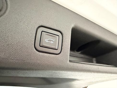 Used 2019 Chevrolet Equinox Premier image 33