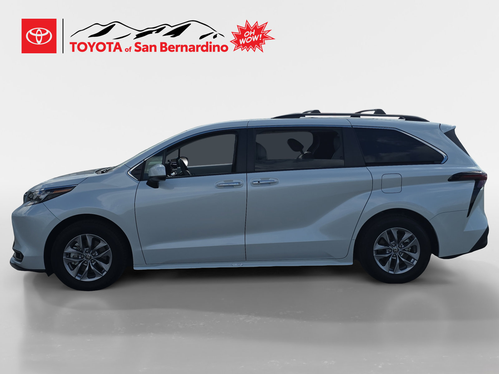 Certified 2026 Toyota Sienna XLE FWD image 2