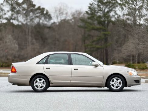 Used 2000 Toyota Avalon XL image 11