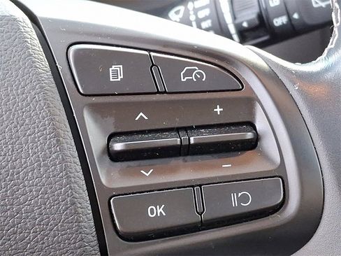 Used 2023 Hyundai Venue SEL image 23