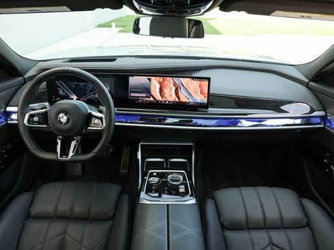 Used 2026 BMW 740i xDrive AWD/4WD image 31