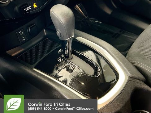 Used 2016 Nissan Rogue S AWD/4WD image 10