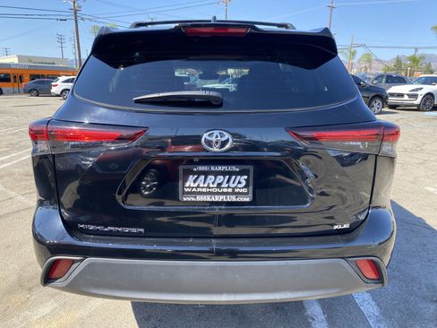 Used 2024 Toyota Highlander XLE FWD image 11