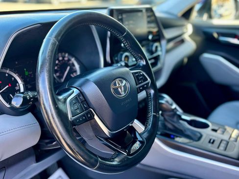 Used 2021 Toyota Highlander XLE image 21