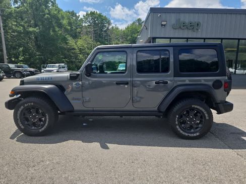 Used 2023 Jeep Wrangler Unlimited w/ Cold Weather Group AWD/4WD image 7