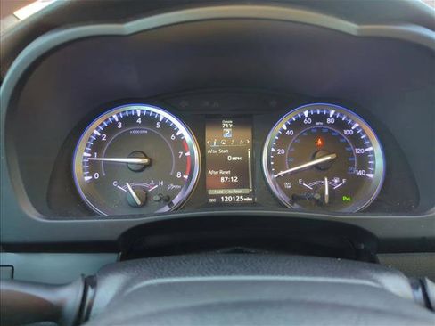 Used 2014 Toyota Highlander Limited image 16