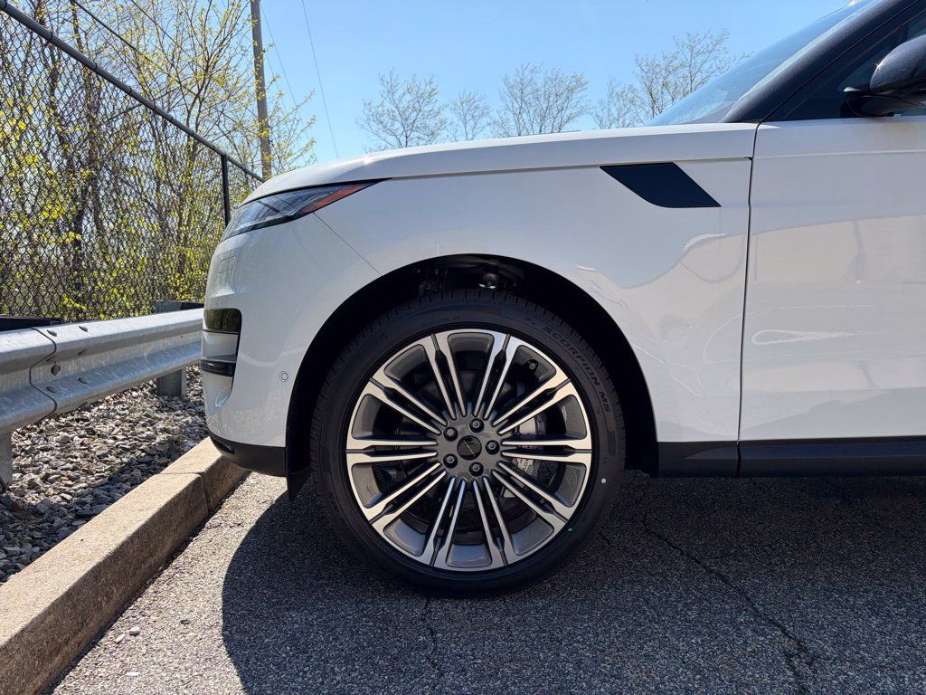New 2026 Land Rover Range Rover Sport SE AWD/4WD image 9