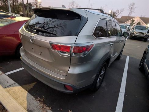 Used 2015 Toyota Highlander XLE image 7